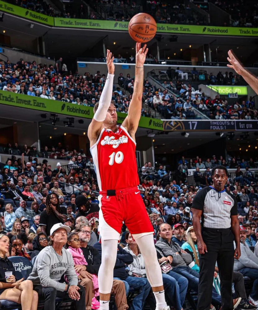 乐鱼体育app-灰熊翻盘马刺,锡安刷新纪录